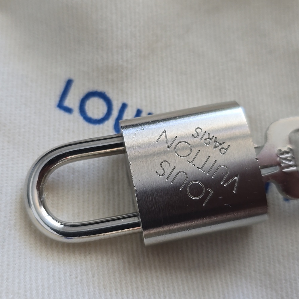 RARE Louis Vuitton Palledium Lock And Key 321 - Picture 9 of 9